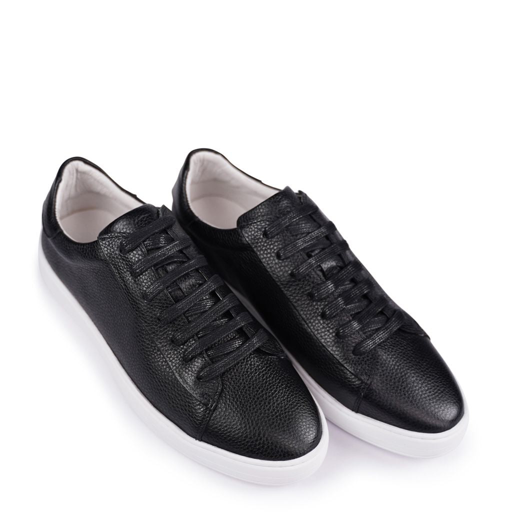 Axios 2.0 Black Sneakers